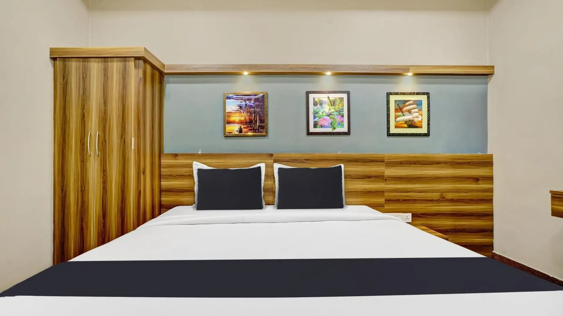 Hotel O Century Regency Kochi