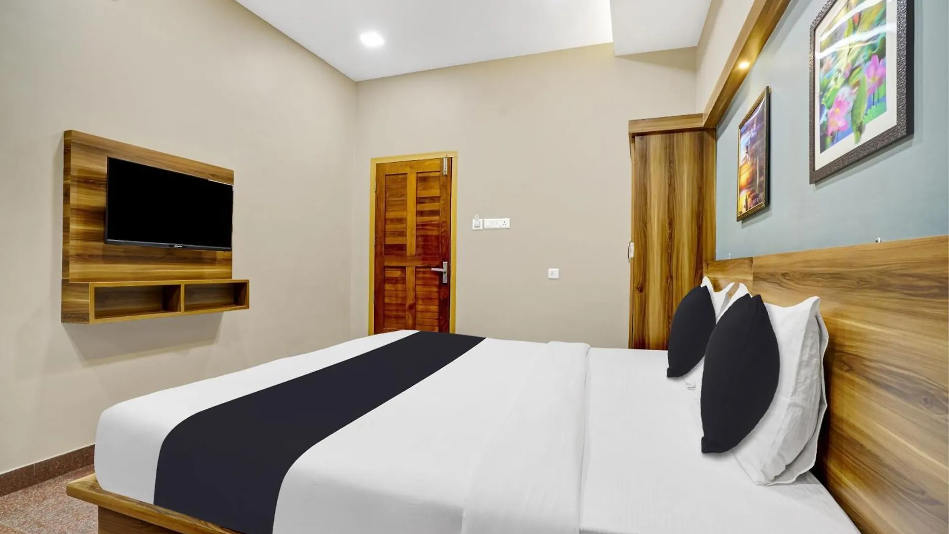 Hotel O Century Regency Kochi