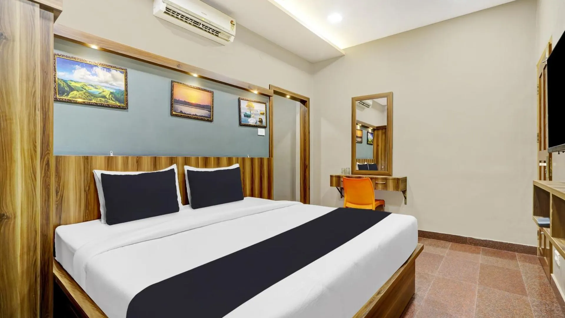 Hotel O Century Regency Kochi 4*,