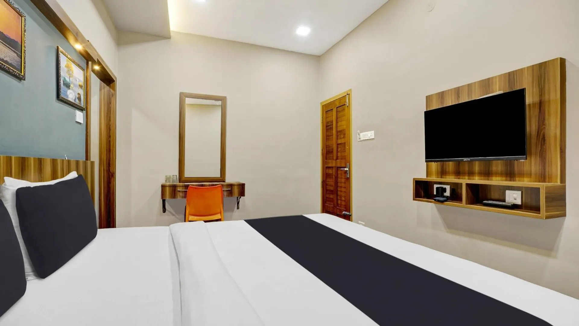 Hotel O Century Regency Kochi الهند