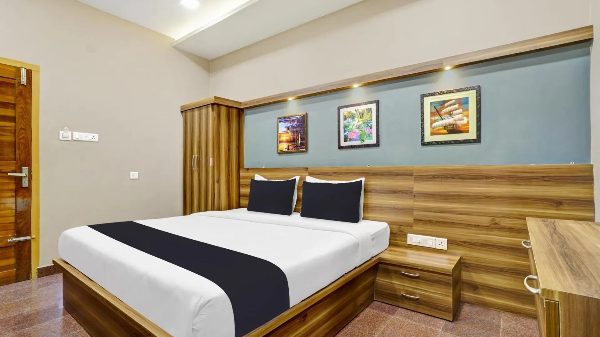 Hotel O Century Regency Kochi