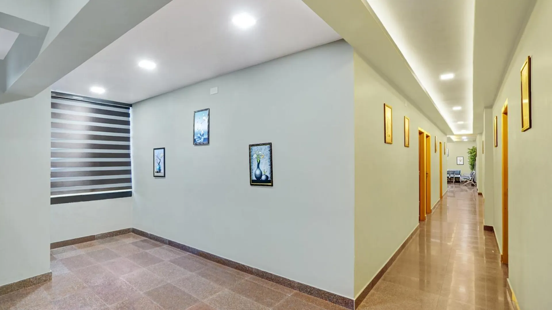 Hotel O Century Regency Kochi 4*,  الهند